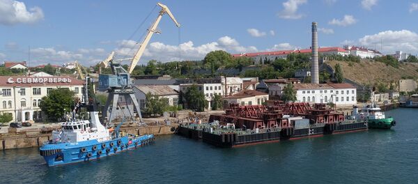 Navios no estreito de Kerch que liga o mar Negro e o mar de Azov, Rússia - Sputnik Brasil