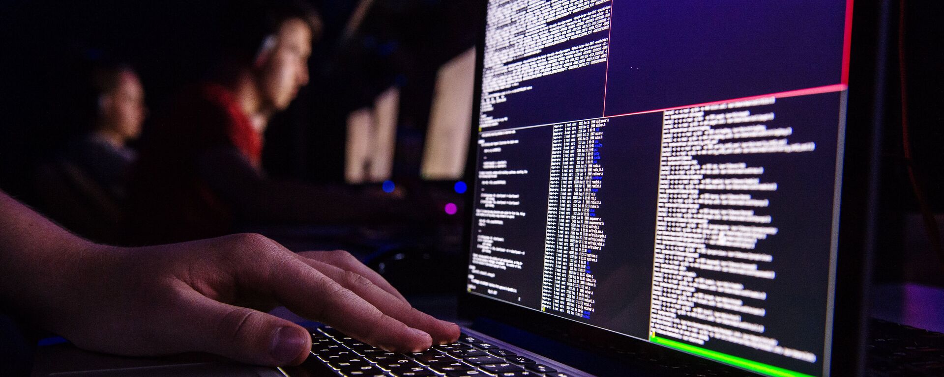 Em uma parte do ambiente conhecido como deep web redes de comunicação anônima podem ser acessadas com facilidade e acabam sendo usadas para circular conteúdo ilegal - Sputnik Brasil, 1920, 08.11.2019