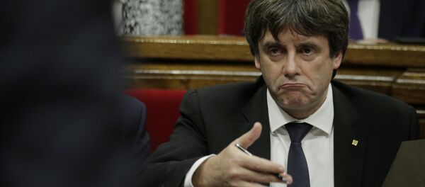 O presidente da Generalitat (governo regional da Catalunha), Carles Puigdemont, durante um discurso no parlamento em 10 de outubro de 2017 - Sputnik Brasil