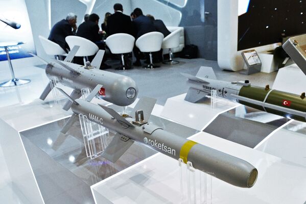 Maquetas de foguetes da empresa turca ROKETSAN apresentadas no marco da exposição Armas e Segurança 2017, na Ucrânia - Sputnik Brasil