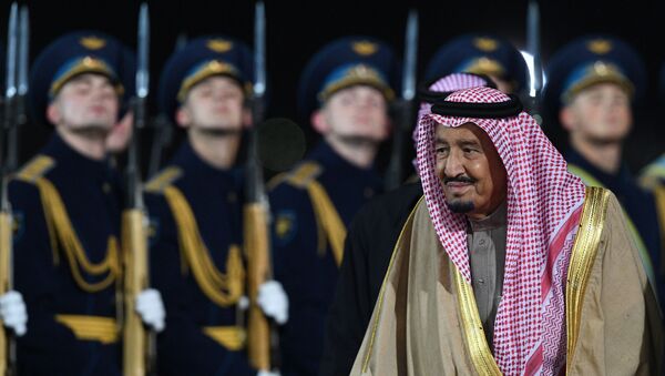 Rei saudita, Salman bin Abdulaziz al Saud, chega à capital russa, em 5 de outubro de 2017 - Sputnik Brasil