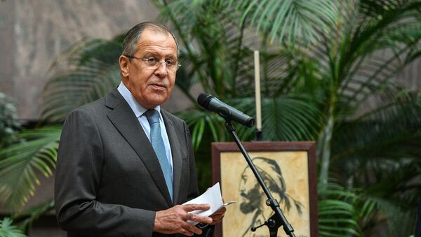O ministro das Relações Exteriores da Rússia, Sergei Lavrov, participa de um evento em homenagem a Fidel Castro no prédio do ministério em Moscou, 13 de outubro de 2017 - Sputnik Brasil