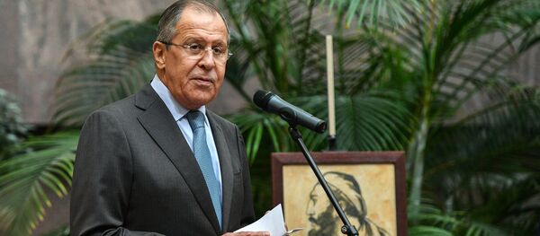 O ministro das Relações Exteriores da Rússia, Sergei Lavrov, participa de um evento em homenagem a Fidel Castro no prédio do ministério em Moscou, 13 de outubro de 2017 - Sputnik Brasil