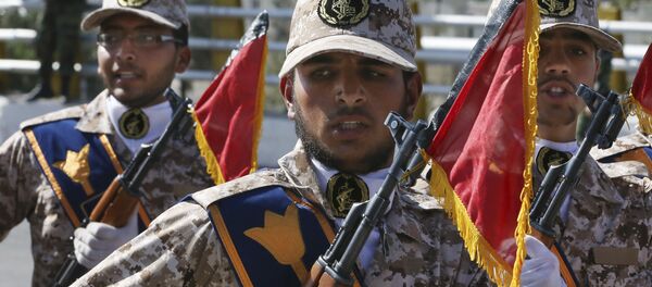 Os efetivos do o Corpo de Guardiões da Revolução Islâmica (CGRI) durante um desfile militar (foto de arquivo) - Sputnik Brasil