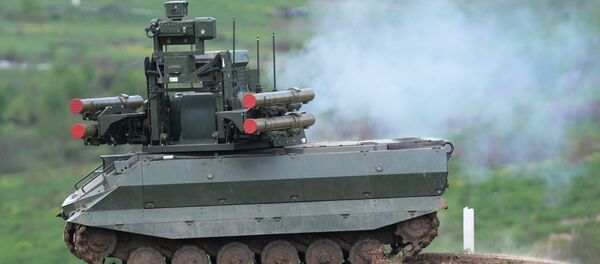 Robô de combate Uran-9 - Sputnik Brasil