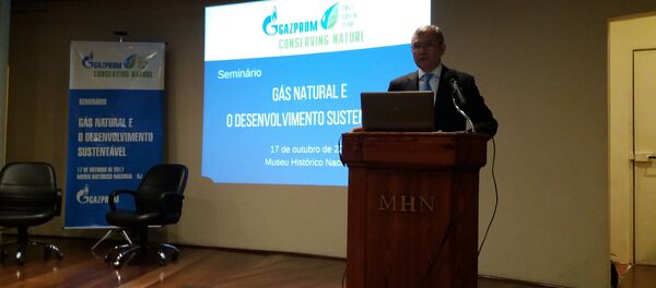 Diretor do escritório da Gazprom no Brasil, Shakarbek Osmonov, fala na abertura do seminário Gás Natural e Desenvolvimento Sustentável no Rio - Sputnik Brasil