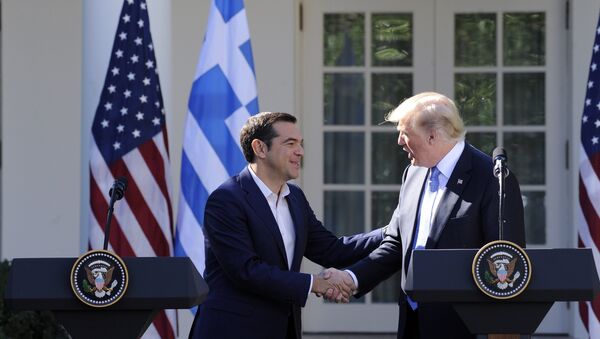 Alexis Tsipras, primeiro-ministro da Grécia, em encontro com o presidente dos EUA, Donald Trump, em Washington - Sputnik Brasil