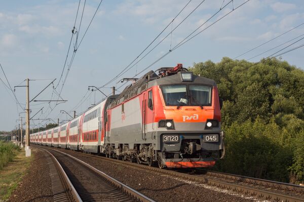 A locomotiva elétrica para trens de passageiros EP20, adaptada para uso de dois sistemas de eletrificação ferroviária - Sputnik Brasil