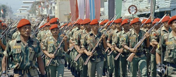 Tropas de elite no desfile militar em Bandung, Indonésia, 1966 - Sputnik Brasil