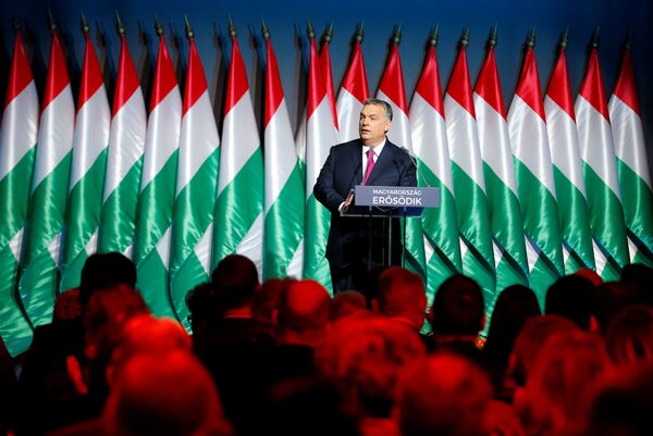 O Primeiro-Ministro húngaro, Viktor Orban, fala durante seu discurso sobre o estado da nação, em Budapeste, em 10 de fevereiro de 2017. Entre os líderes mundiais, Orban é conhecido como um crítico assumido de Soros - Sputnik Brasil