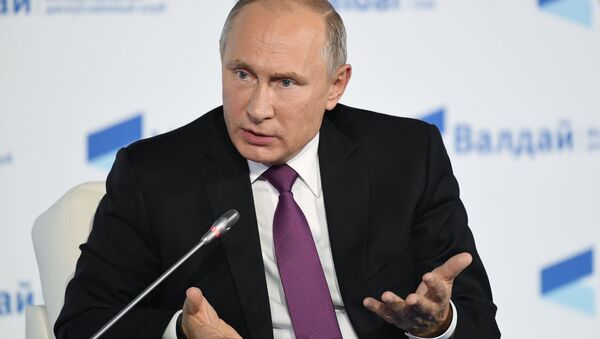 Vladimir Putin discursa na 14ª Sessão do Clube Valdai - Sputnik Brasil