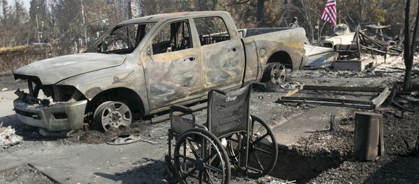 Casa destruída por incêndio na Califórnia - Sputnik Brasil