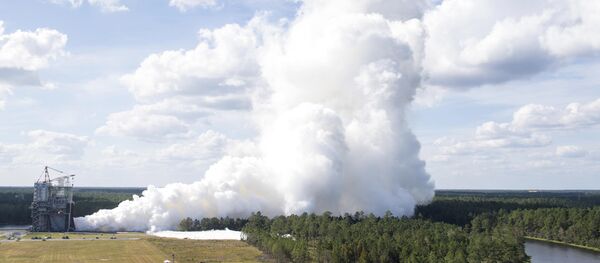 A NASA testa novo motor RS-25 E2063 para o Sistema de Lançamento Espacial (SLS),Mississipi, EUA - Sputnik Brasil