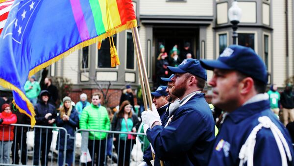 The color guard for LGBT veterans group OutVets marches down Broadway during the St. Patrick's Day Parade in South Boston, Massachusetts - Sputnik Brasil