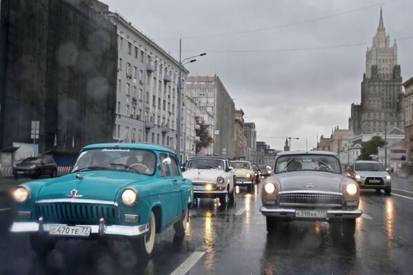 Parada de veículos antigos realizada em Moscou - Sputnik Brasil
