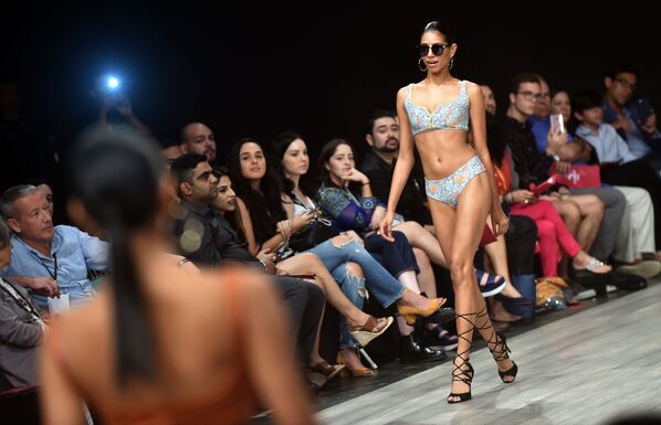 Desfile de moda no Panamá - Sputnik Brasil