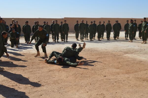 Treinamentos das FDS em Raqqa - Sputnik Brasil