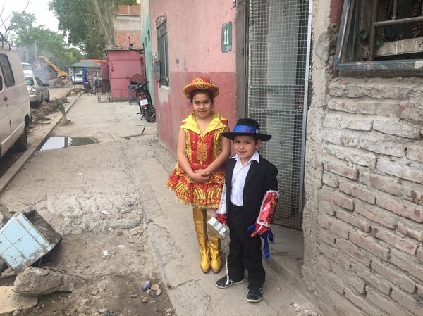 Crianças da Villa 31 prontas para celebrar festa local - Sputnik Brasil