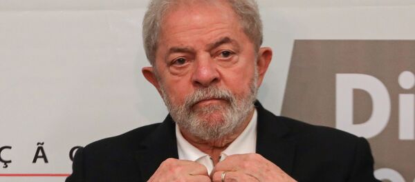 Lula é visto gesticulando durante um evento dedicado à educação em Brasília, 9 de outubro de 2017 - Sputnik Brasil