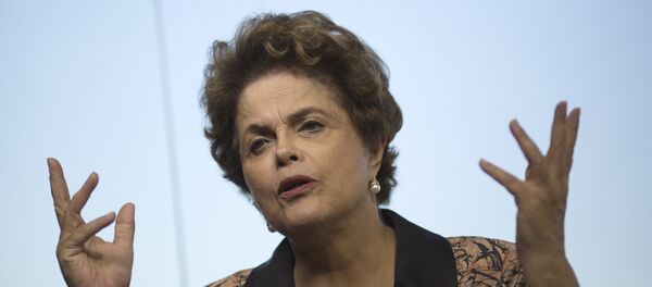 Dilma Rousseff gesticula ao ser entrevistada no Rio de Janeiro em 14 de julho de 2017 - Sputnik Brasil