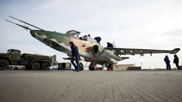 Caça-bombardeiro Su-25UB antes de treinamentos especiais de voo de tripulações dos caças-bombardeiros na região de Krasnodar, Rússia - Sputnik Brasil