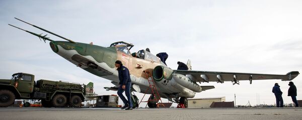 Caça-bombardeiro Su-25UB antes de treinamentos especiais de voo de tripulações dos caças-bombardeiros na região de Krasnodar, Rússia - Sputnik Brasil