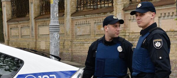 Agentes de polícia ucranianos em Kiev, Ucrânia - Sputnik Brasil