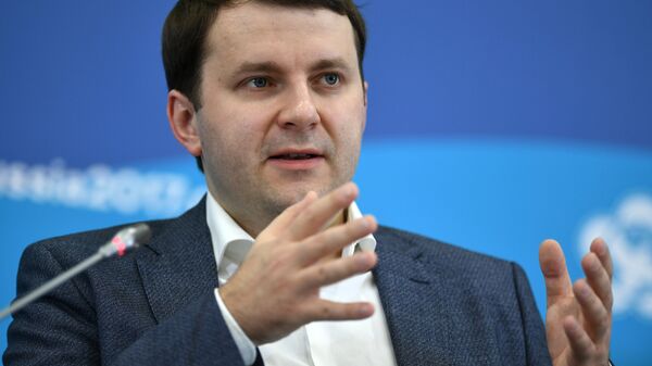 O ministro do Desenvolvimento Econômico da Rússia, Dmitry Oreshkin, é visto durante sua participação no Festival Internacional da Juventude e de Estudantes, em Sochi - Sputnik Brasil