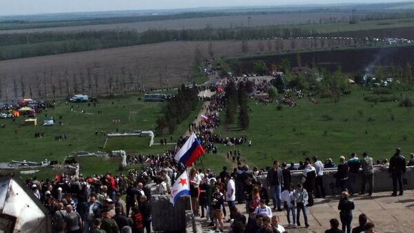 Celebrações dos 70 anos da vitória no complexo memorial Saur-Mogila, perto de Donetsk, em 8 de maio - Sputnik Brasil