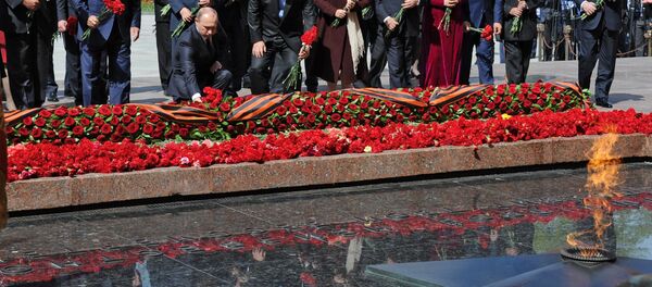 Putin e líderes estrangeiros colocam flores ao Túmulo do Soldado Desconhecido - Sputnik Brasil