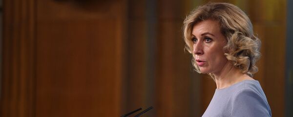 A representante oficial do Ministério das Relações Exteriores da Rússia, Maria Zakharova, durante uma entrevista coletiva em 2 de outubro de 2017 - Sputnik Brasil