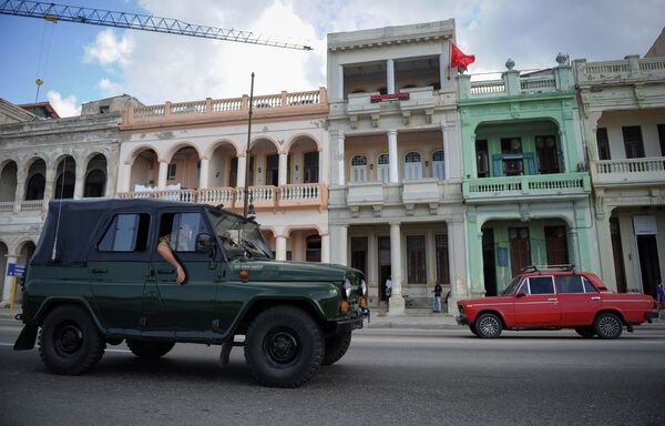 Carros soviéticos em Havana - Sputnik Brasil