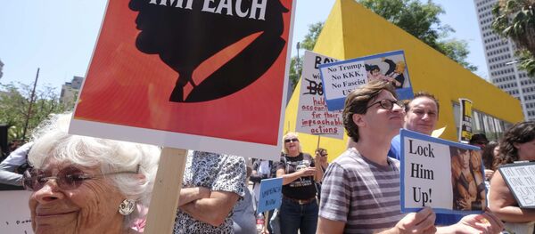 Demonstração destinada para iniciar um impeachment contra o presidente norte-americano, Donald Trump (EUA) - Sputnik Brasil