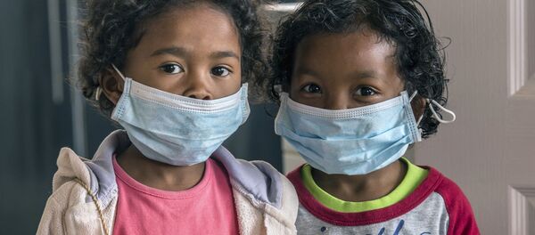 In this Tuesday, Oct. 3, 2017 file photo, children wear face masks at a school in Antananarivo, Madagascar. - Sputnik Brasil