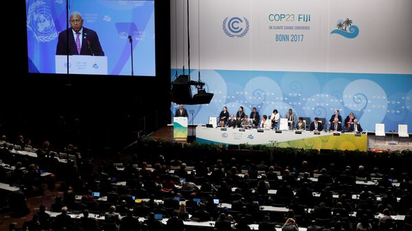 Frank Bainimarama, o novo presidente da COP 23, fala durante a sessão de abertura da COP23 Conferência das Nações Unidas sobre Mudanças Climáticas 2017, organizada por Fiji, mas realizada no Centro Mundial de Conferências de Bonn, Alemanha. - Sputnik Brasil
