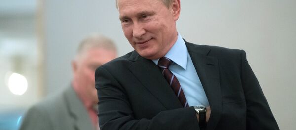 Presidente russo Vladimir Putin em círculo eleitoral - Sputnik Brasil