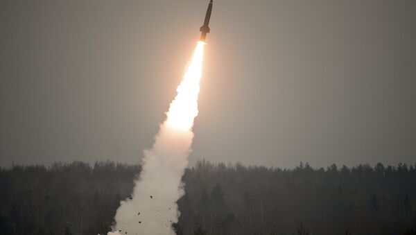 Lançamento de um míssil russo do complexo tático Tochka (foto de arquivo) - Sputnik Brasil
