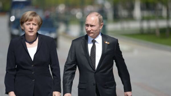 Angela Merkel visitou Vladimir Putin e se reuniu com Vladimir Putin, no domingo 10 de maio. - Sputnik Brasil
