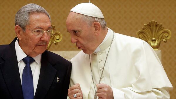 Presidente cubano Raul Castro se reúne com o Papa Francisco - Sputnik Brasil