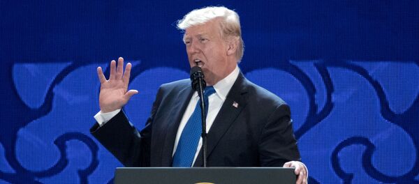O presidente dos EUA, Donald Trump, durante seu discurso na XXV Cúpula da APEC realizada na cidade de Danang (Vietnã) em 10 de novembro de 2017 - Sputnik Brasil