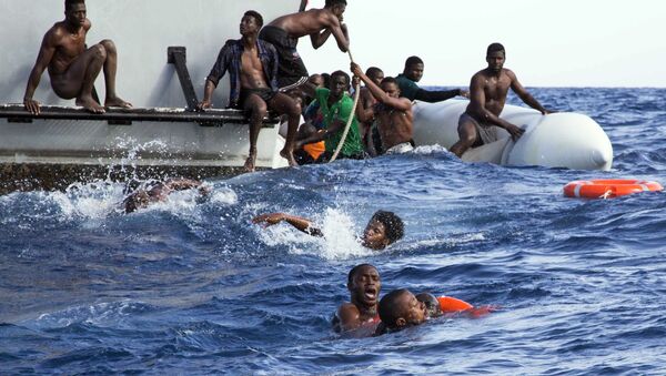 Resgate de migrantes na costa da Líbia - Sputnik Brasil