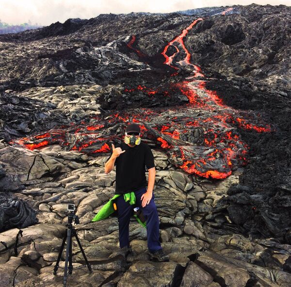 Erik Storm com o sua GoPro perto de lava derretida no Havaí - Sputnik Brasil