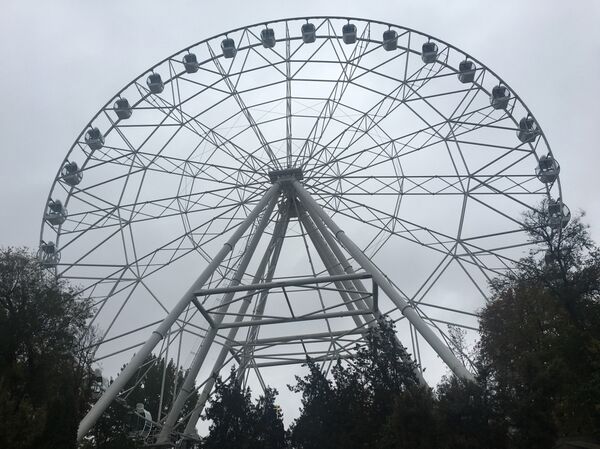 3ª maior roda-gigante na Rússia, Céu Aberto, no Parque da Revolução de Rostov - Sputnik Brasil