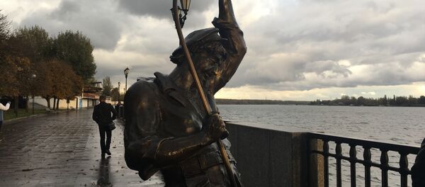 Monumento de um pescador no cais de Rostov-no-Don - Sputnik Brasil