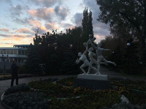 Monumento aos jovens atletas soviéticos no cais de Rostov-no-Don - Sputnik Brasil