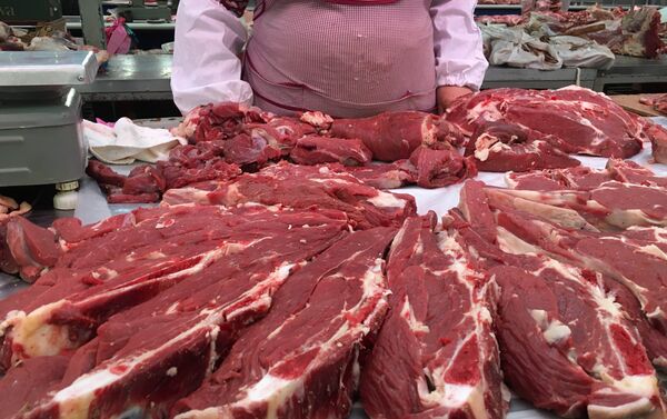 Carne da produção regional no mercado central de Rostov-no-Don - Sputnik Brasil