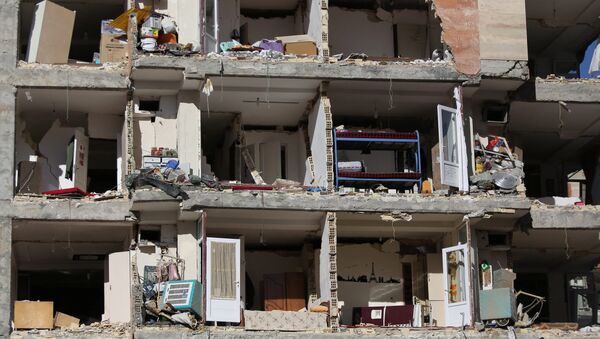 Prédio destruído por terremoto em Sarpol-e Zahab, Kermanshah, Irã - Sputnik Brasil