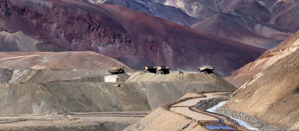 Camiones operan en la mina de oro Veladero en la provincia argentina de San Juan - Sputnik Brasil