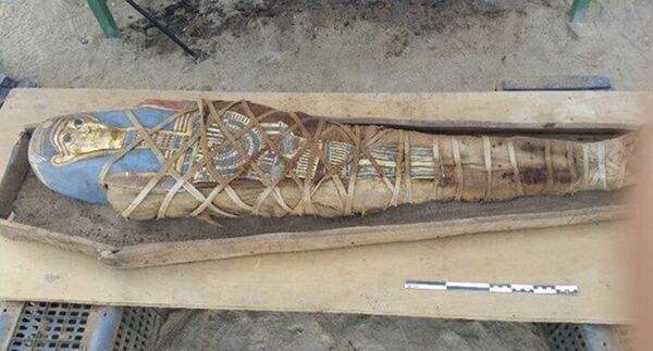 Múmia encontrada no mosteiro em Deir el-Banat, no oásis de Fayoum - Sputnik Brasil