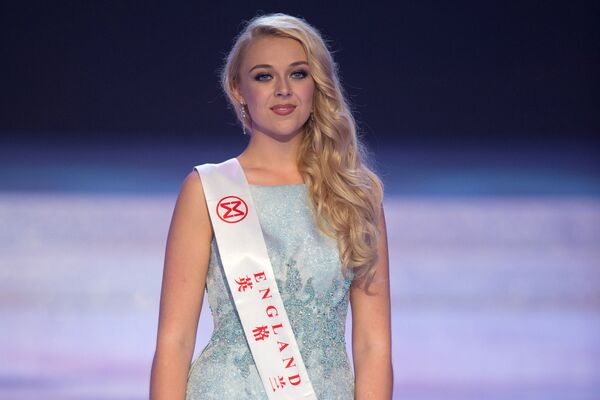 Miss Inglaterra, Stephanie Jayne Hill, aparece no palco durante a final do 67º concurso Miss Mundo na cidade de Sanya, em 18 de novembro de 2017 - Sputnik Brasil